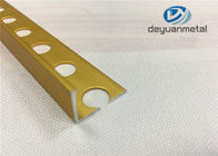 La disposizione di alluminio del pavimento dell'oro luminoso profila la L forma con il foro perforato