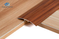 il bordo di alluminio del pavimento di spessore di 2mm sistema slittamento del grano di legno del trattamento di superficie l'anti