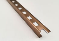 Disposizione diritta delle mattonelle del bordo dell'estrusione di alluminio a forma di L con altezza dei fori 10mm