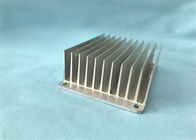Profili di alluminio del dissipatore di calore dell'estrusione perforati foro che lucidano superficie