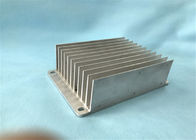 Profili di alluminio del dissipatore di calore dell'estrusione perforati foro che lucidano superficie