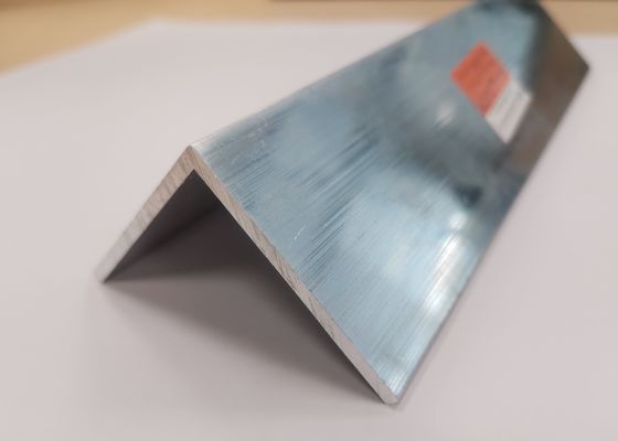 6063 Profilo di alluminio estrussione frantoio di angolo retto Finitura 50mm*50mm