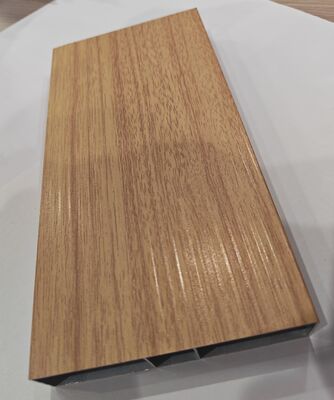 6063 Profili di estrusione in alluminio con grano di legno OAK con texture su misura